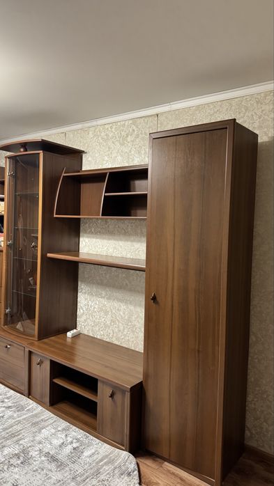 Стенка в гостиную в отличном состоянии Б/У