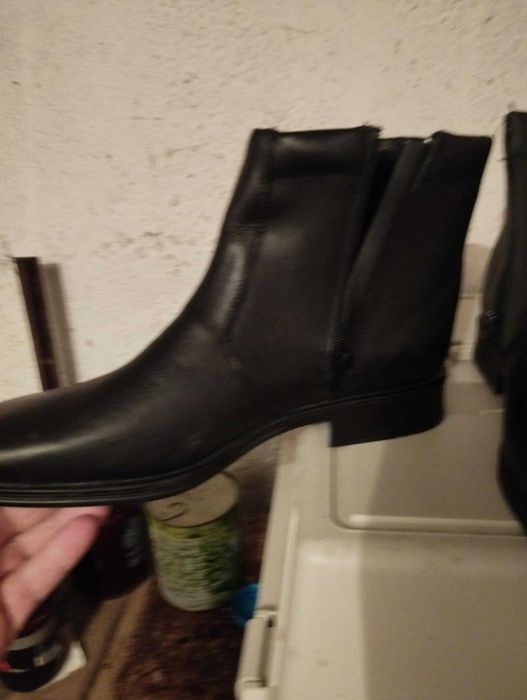 Продавам мъжки боти от естествена кожа