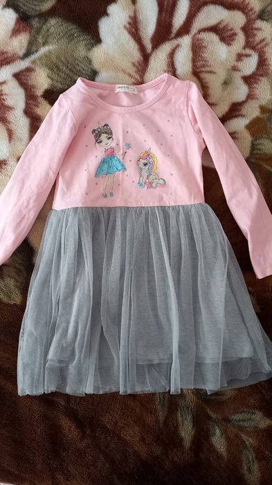 Продаются  платья для девочки .