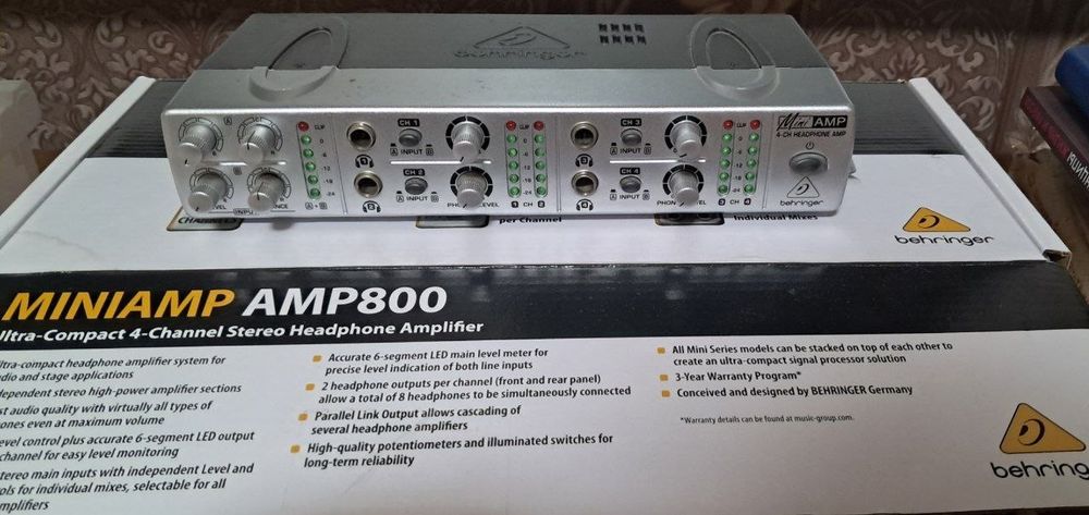 компактный 4-канальный стерео-усилитель Behringer AMP800.
