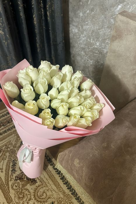 Продам 51 роза белые