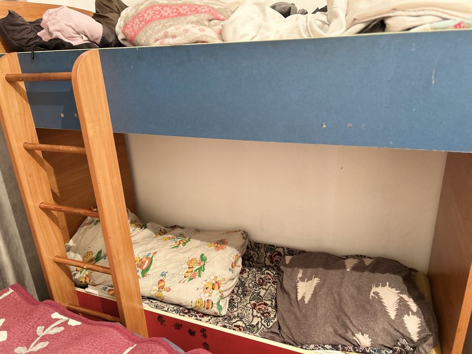 Төсек екі қабатты төсек дески мебель