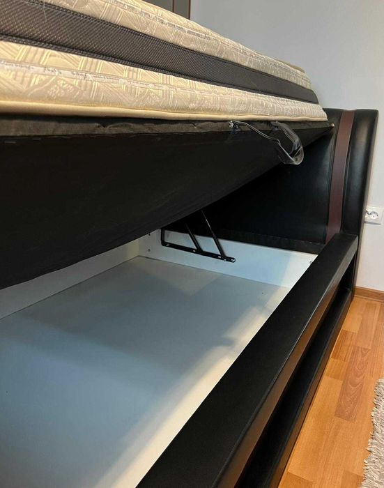 Pat cu saltea, somiera si spatiu de depozitare