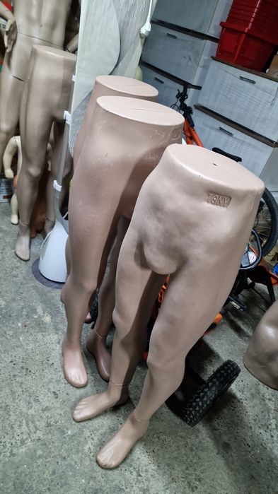 Vand manechini dama si 1 de barbat