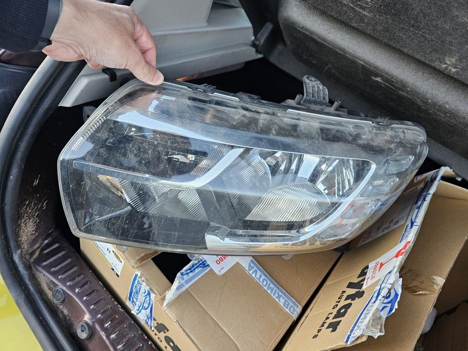 Оригинален ляв фар за Дачия Сандеро 2