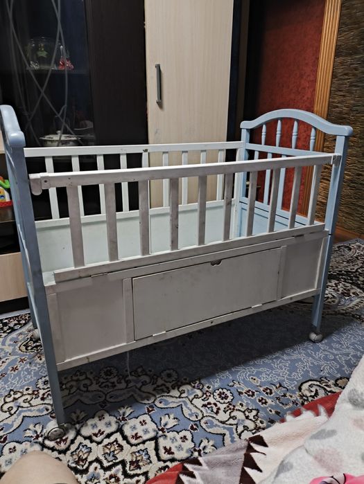 Продам детскую кроватку