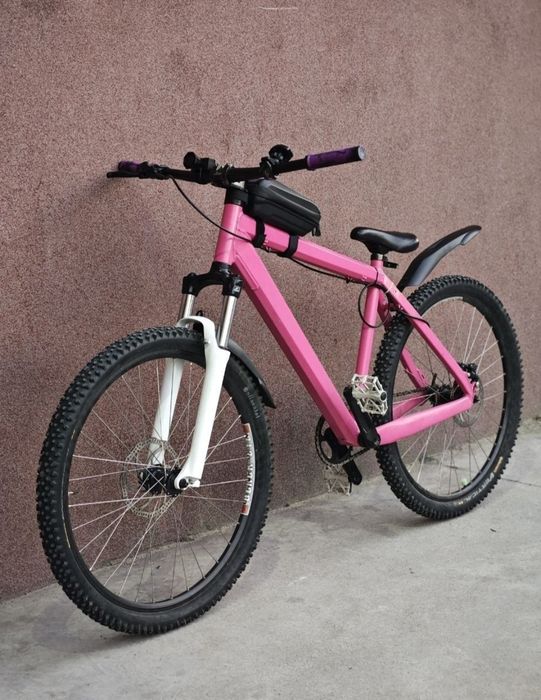 Продавам страхотен розов планински велосипед (MTB) – отлично състояние!