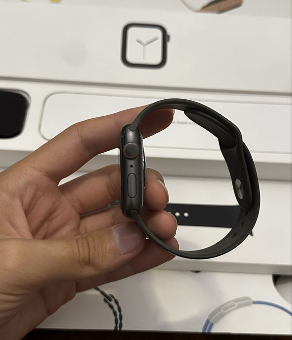 Apple watch 4/44 81% Black