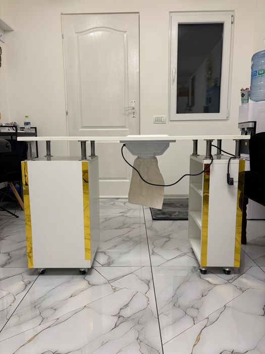 Masa manichiura aspirator incorporat