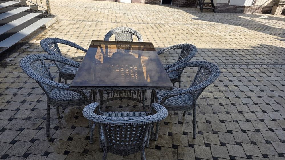 Ratan stol stul srochno sotiladi.