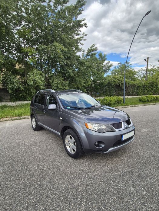 Mitsubishi Outlander 2.0 TDI-140 CP 4x4 decuplabil la buton