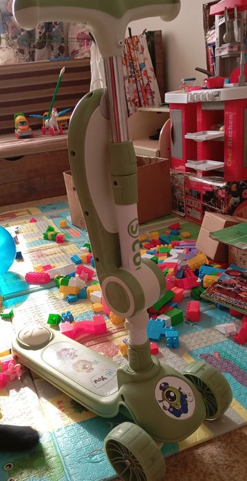 Самокат двойной с музыкой и светящимися колесами