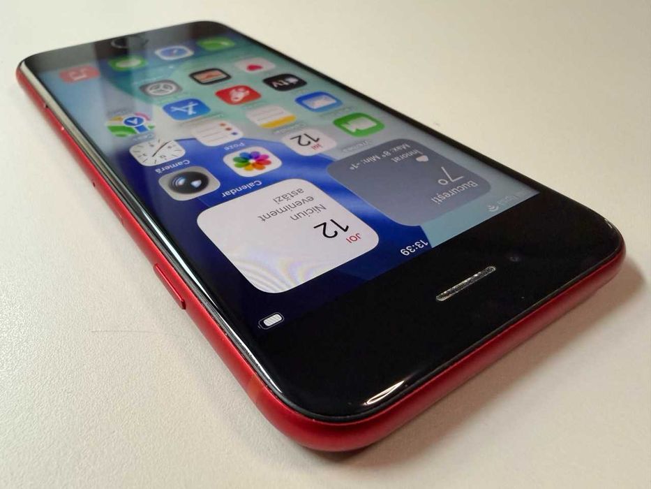  Apple / iPhone SE 2020 / 64 Gb / Red