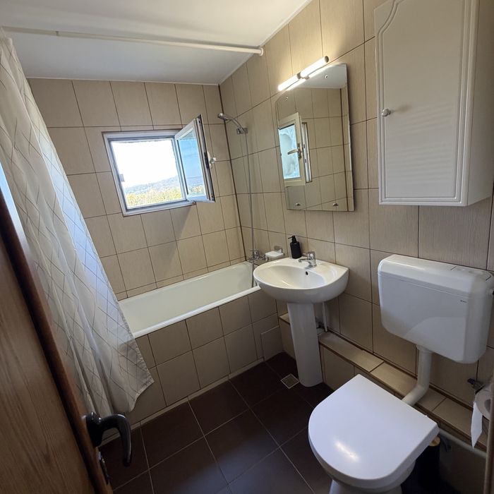Vand apartament decomandat cu 2 camere, direct proprietar zona Piata