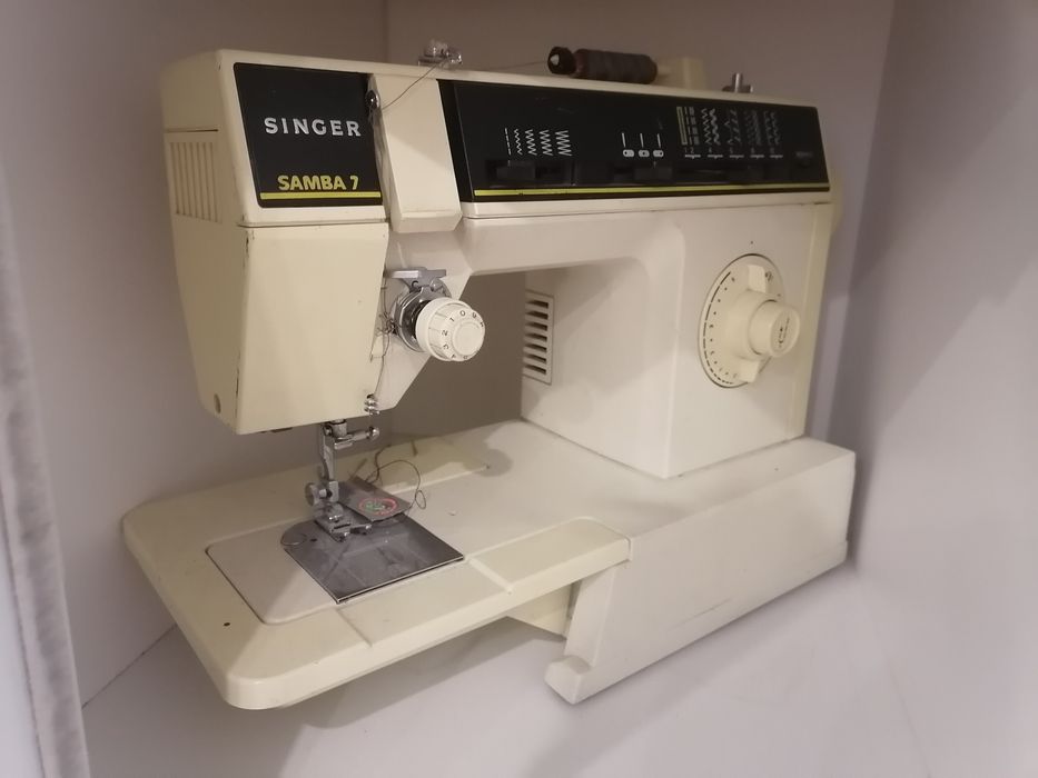 Продам машинку зингер (только по звонку вотсапа нет)