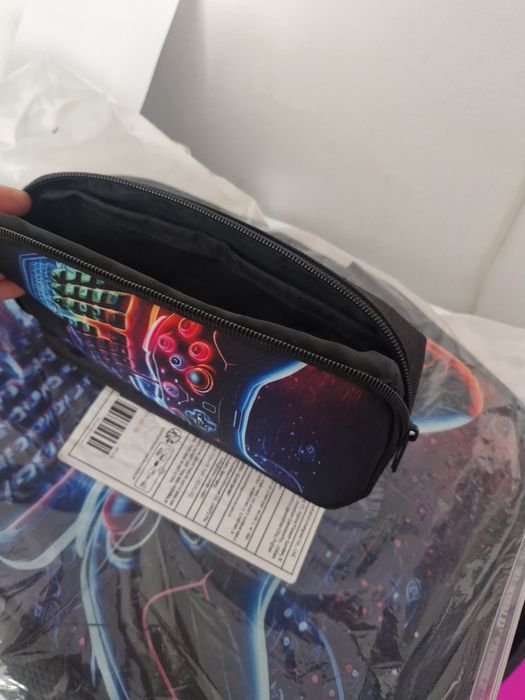 Set ghiozdan + penar Gaming – model cu controller, pentru băieți