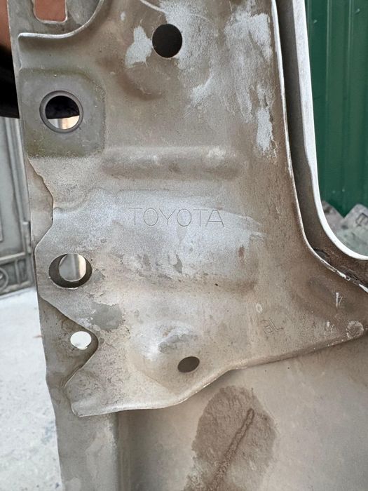 Camry 75 крыло переднее