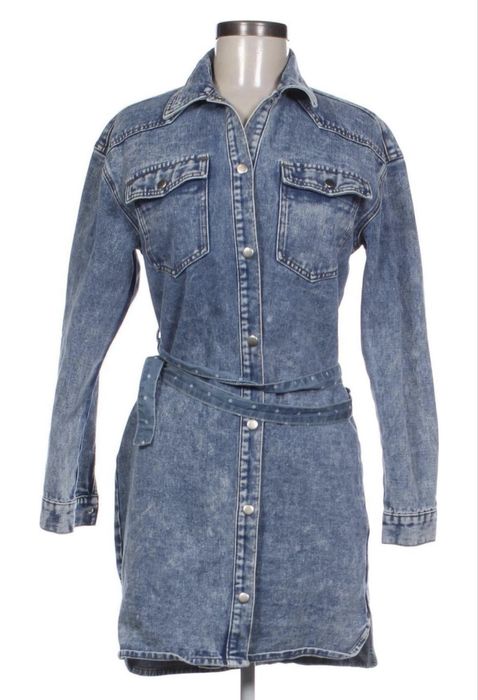 Дънкова рокля.