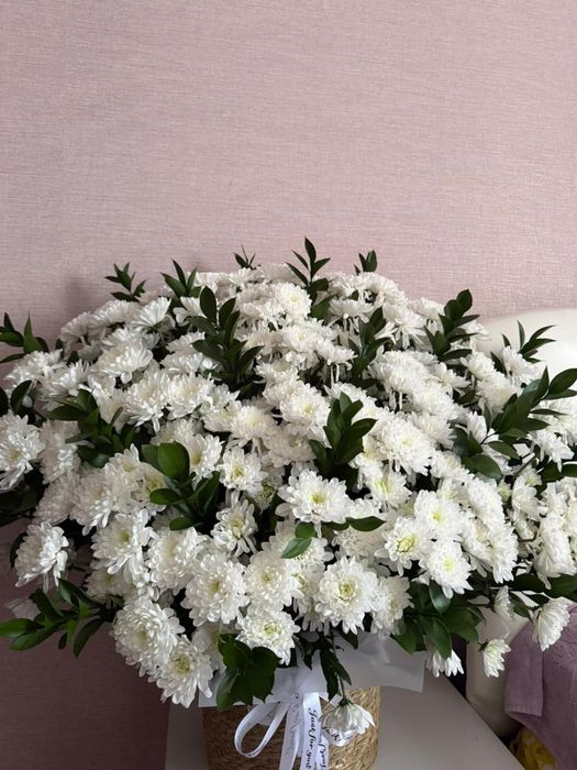 Букет из 101 крупной хризантемы