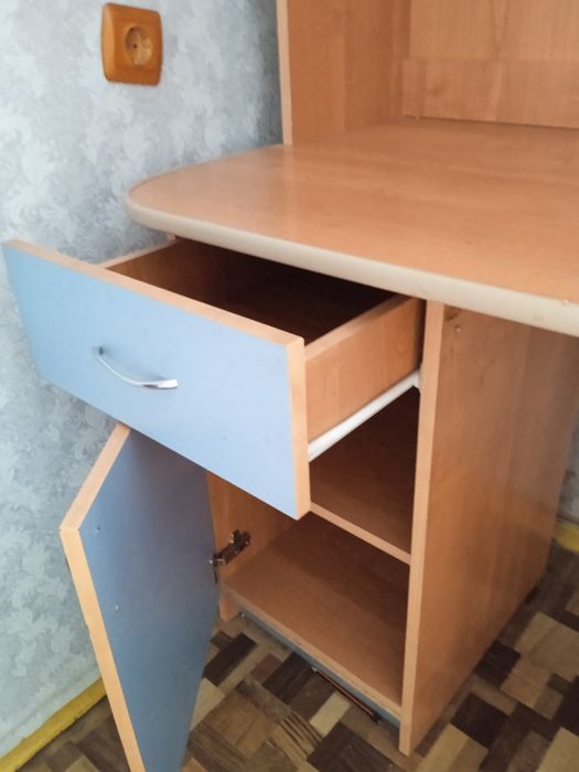 Стол письменный детский