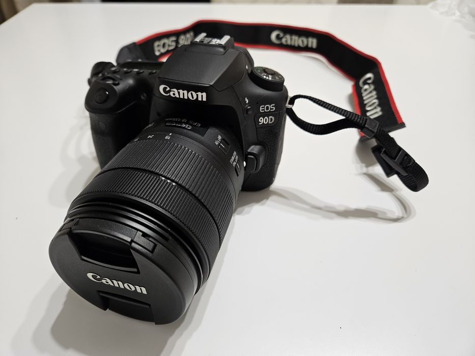 Фотоапарат Canon EOS 90D тяло + Обектив Canon EF-S 18-135mm IS Nano