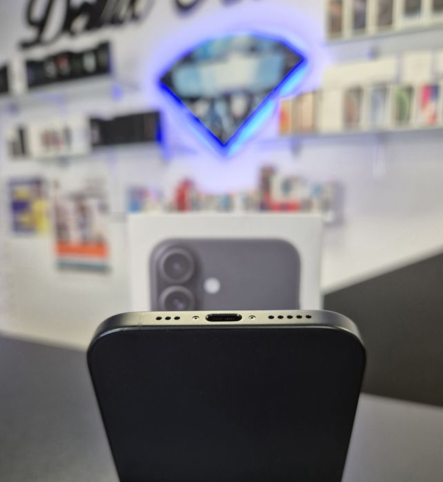 Iphone 16 / Black / 128/256 GB / DeluxGSM