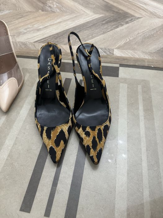 Продам туфли Casadei