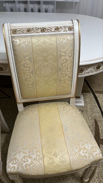 Стол с стульчиками