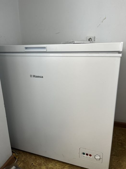 Продам морозильник 249 л Hansa