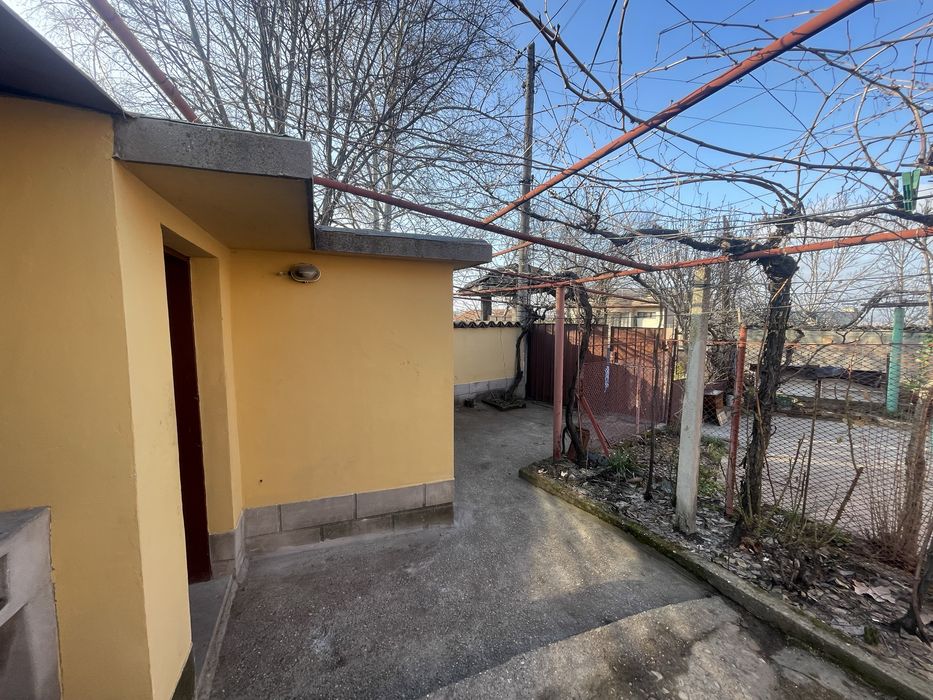 Продавам къща гр.Свищов