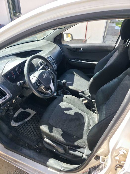 Hyundai i20 1.1 CRDi 2013 – avariat frontal – motor functional
