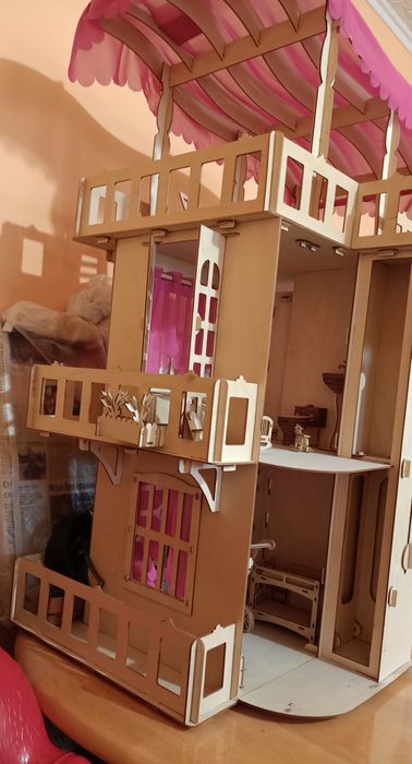 Кукольный дом для Барби