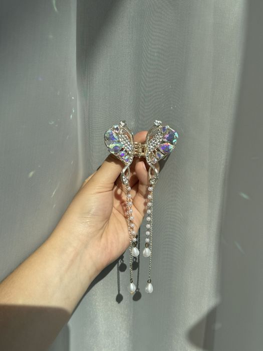 Заколка для волос в виде бабочки