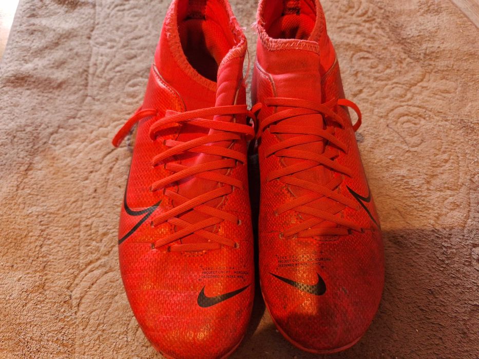 Продавам детски бутонки  Nike