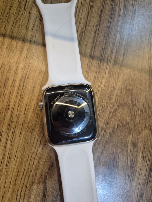 Apple Watch 5serya 44m stalnoy saphire