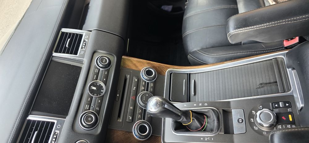 Vând land rover sport cu motor defect pornește dar bate