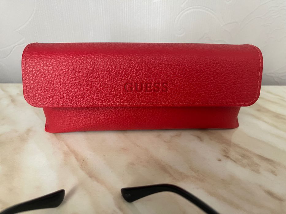 Patrizia Pepe , Guess, Hickmann