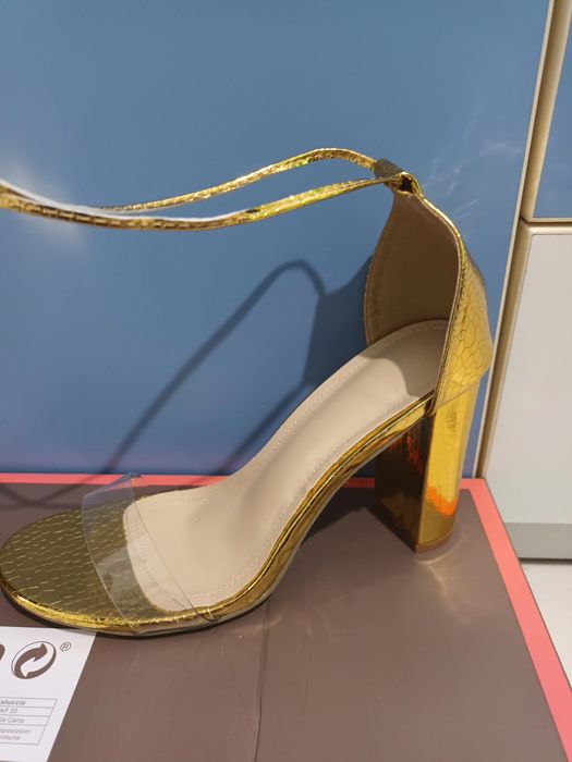 Sandale cu toc aurii