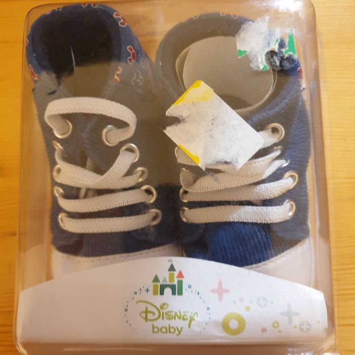 Детски обувки и буйки различни размери