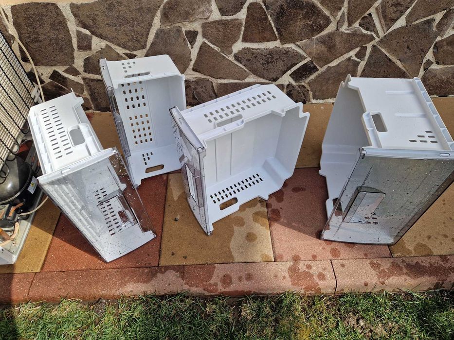 Vând congelator Arctic