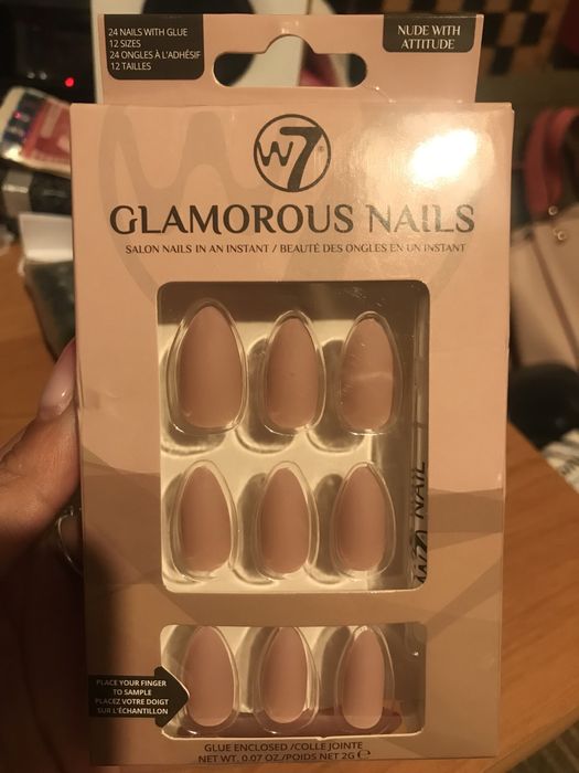 Изкуствени нокти. Различни модели.