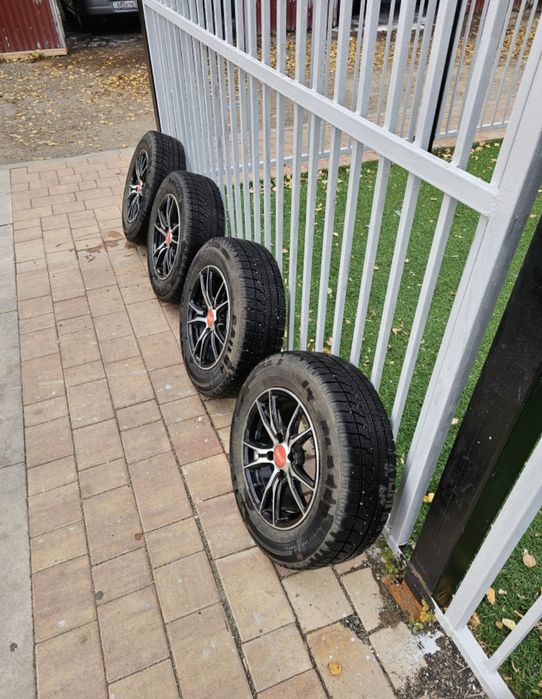 Продам  шины с дисками зимние