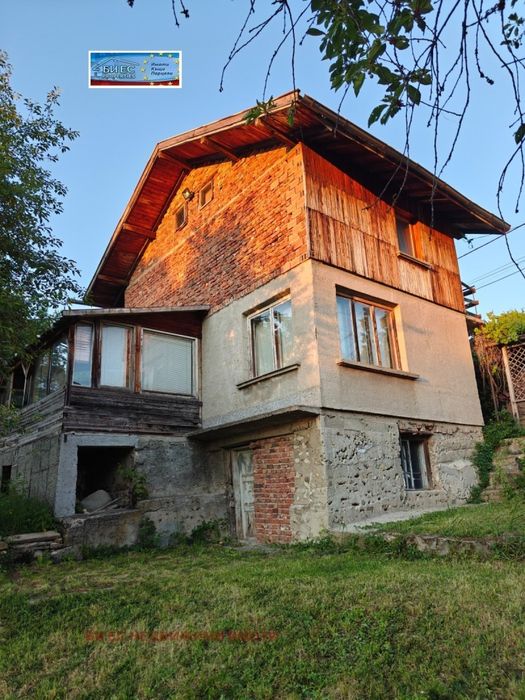 Къща в с. Панчарево 218m² и двор 820 м² - в.з. Косанин дол