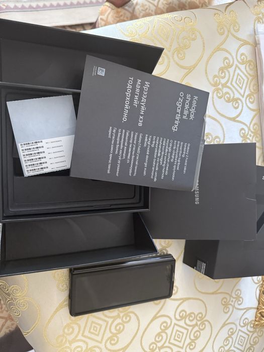 Продам  телефон Samsung z fold2