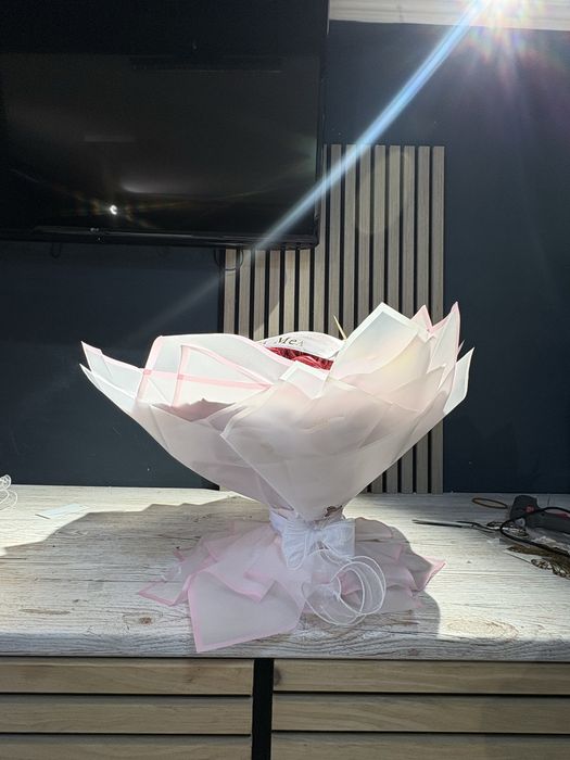 Buchet realizat din 51 trandafiri din satin