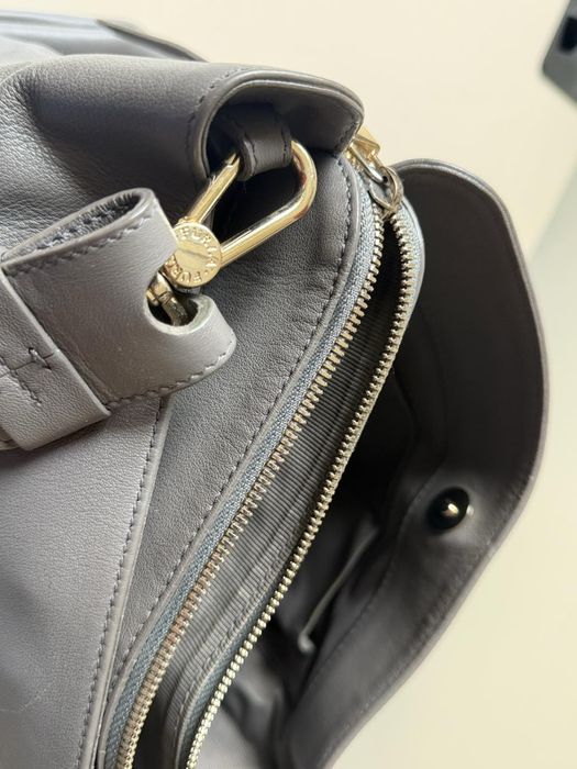 Стилна и практична дамска чанта Furla