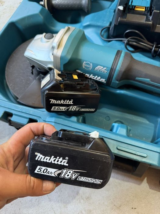 Makita DGA900 230mm