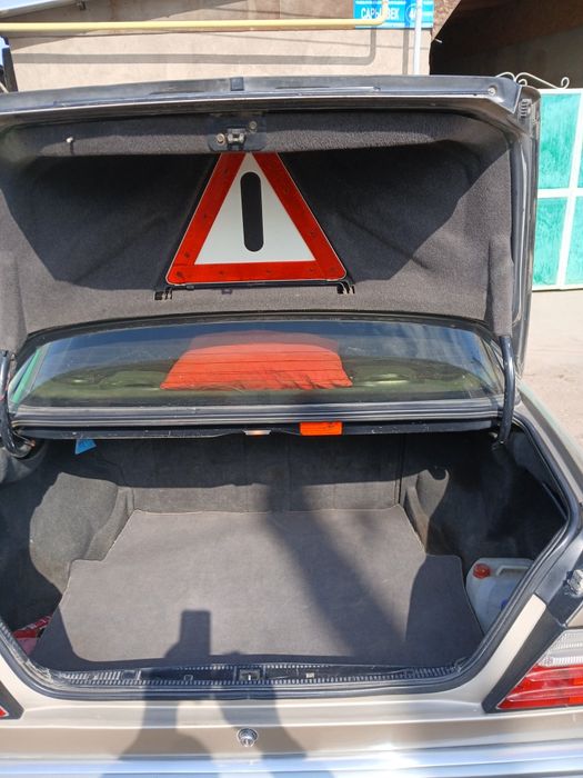 Продаю мерс хорошом состояние сел и поехол