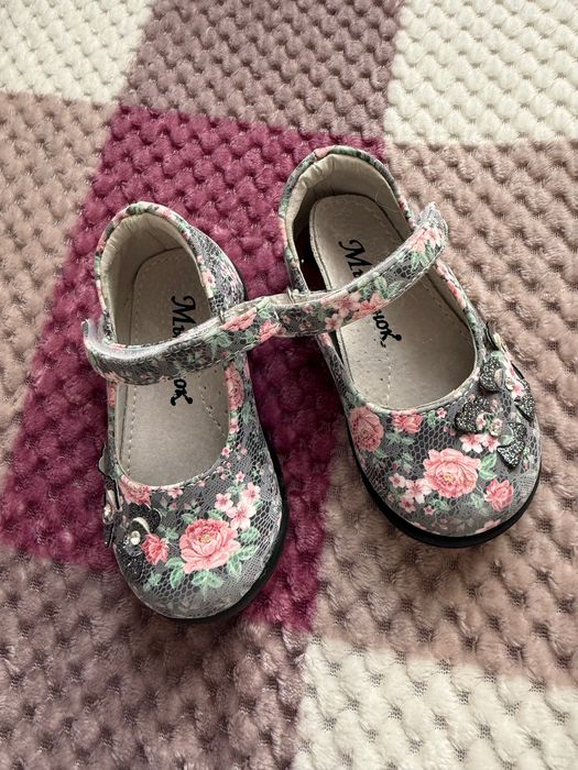 Ботинки на девочку 1,5 -1,7 года