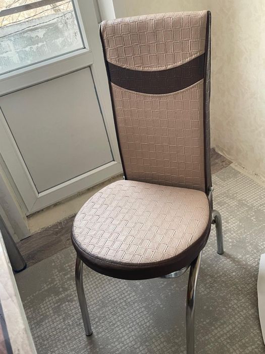 Продается стол со стульями